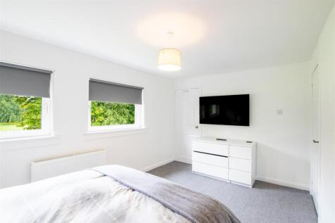 bedroom.one.jpg