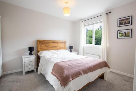 bedroom.one.jpg