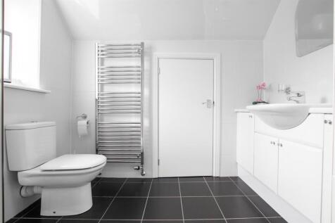 ensuite.jpg