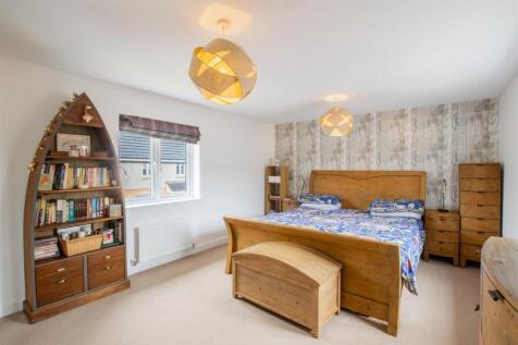 Main.bedroom.jpg