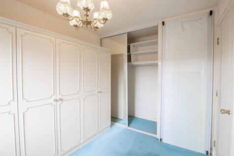 bedroom.one.jpg