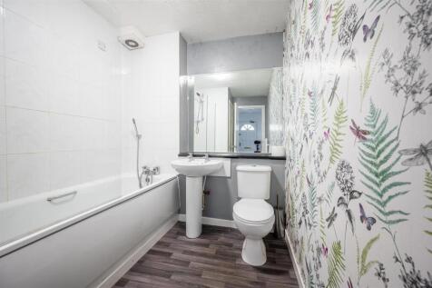 Bathroom (2).jpg
