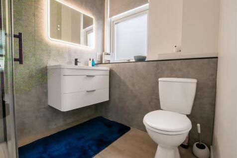 ensuite.jpg