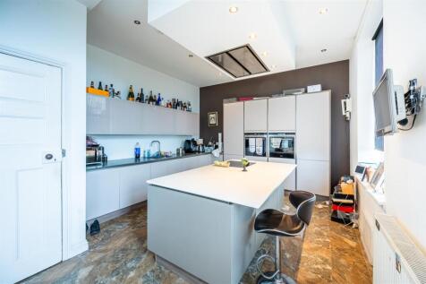 Kitchen (1).jpg