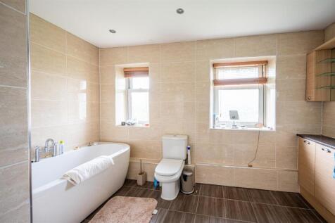 Bathroom (2).jpg