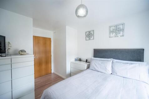 Bedroom (1).jpg