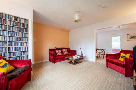 Living Room (1).jpg