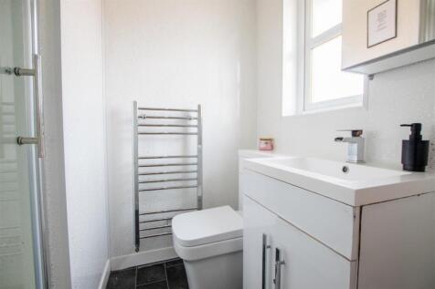 ensuite.jpg