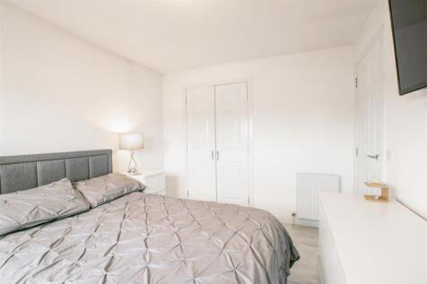 Bedroom 1-2.jpg