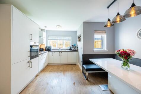 Kitchen (2).jpg