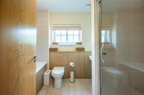 Bathroom (2).jpg