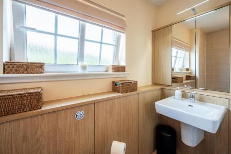 Bathroom (1).jpg