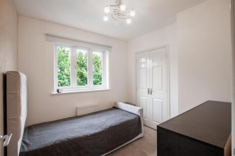 Bedroom.4.jpg