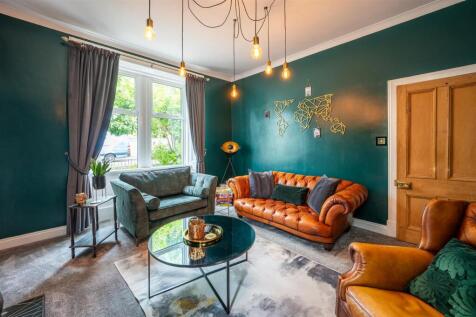 Living Room (3).jpg