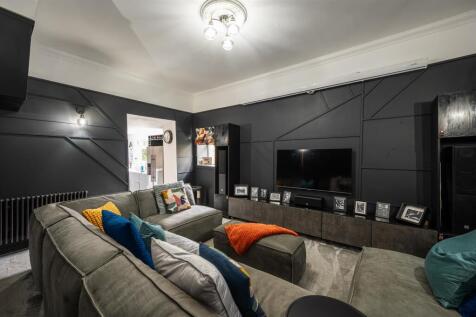 Family. Cinema room (2).jpg