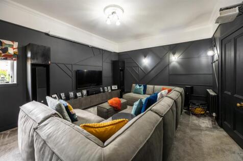 Family. Cinema room (3).jpg
