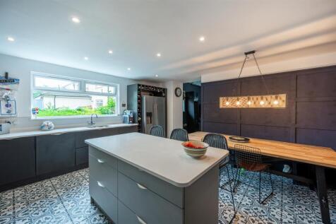 Kitchen (5).jpg