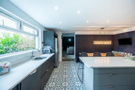 Kitchen (3).jpg