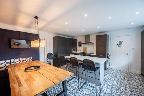 Kitchen (1).jpg