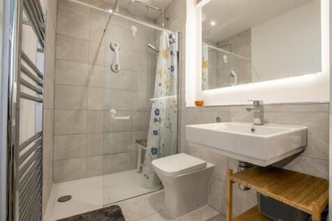 ensuite.jpg