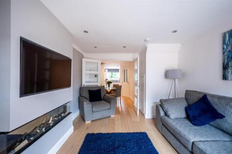 Living Room (1).jpg