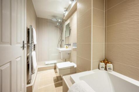 Bathroom (1).jpg