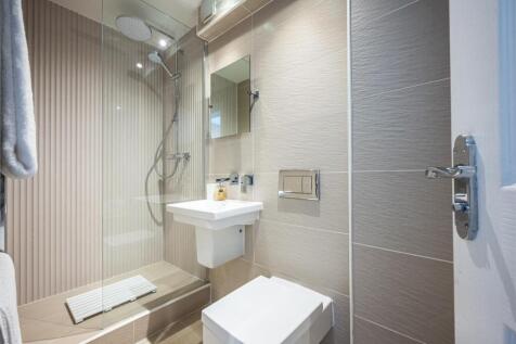 Bathroom (2).jpg
