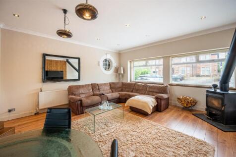 Family Room (4).jpg