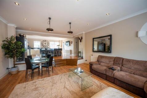 Family Room (1).jpg