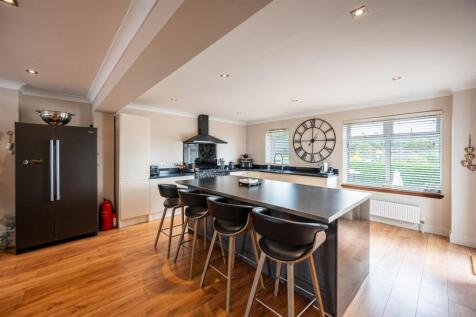 Kitchen (2).jpg