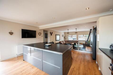 Kitchen (1).jpg