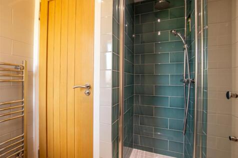 ensuite.jpg