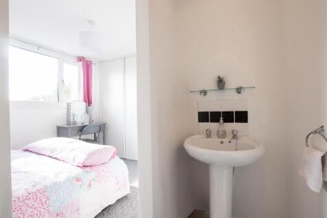 ensuite.jpg