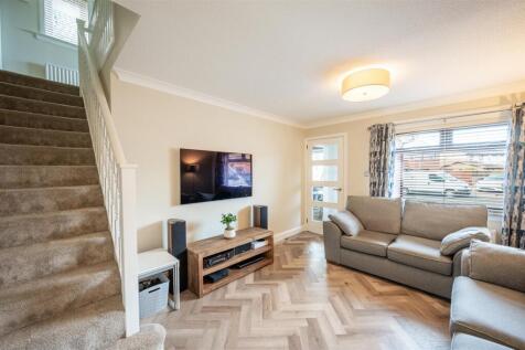 Living Room (3).jpg