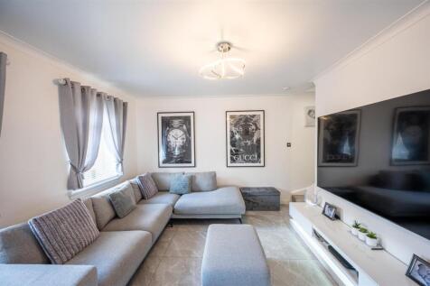 Living Room (3).jpg