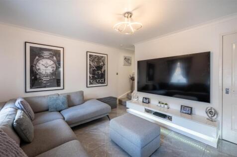 Living Room (2).jpg