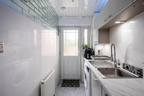 Kitchen (3).jpg