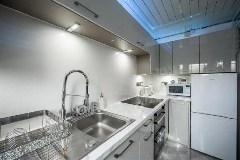 Kitchen (1).jpg