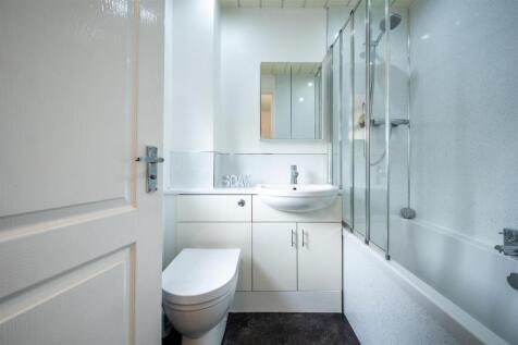 Bathroom (2).jpg