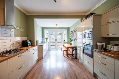 Kitchen (3).jpg