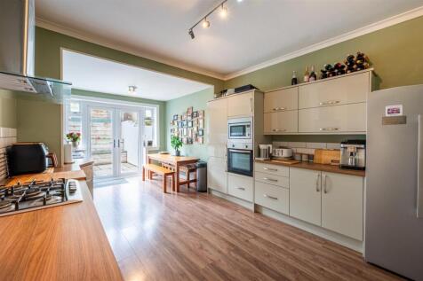 Kitchen (2).jpg