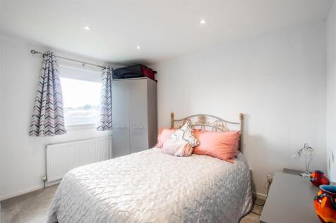 bedroom.one.jpg