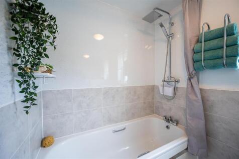 Bathroom (1).jpg
