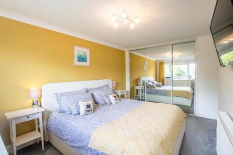 bedroom.one.jpg