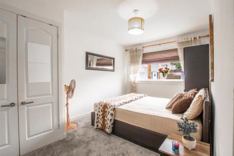 bedroom.one.jpg
