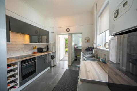 Kitchen (2).jpg