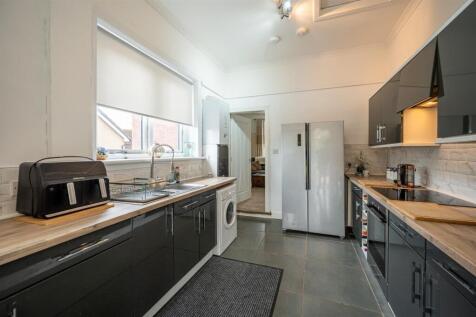 Kitchen (1).jpg