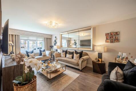 Living Room (2).jpg