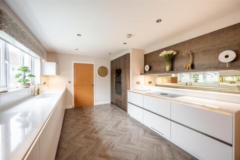 Kitchen (6).jpg