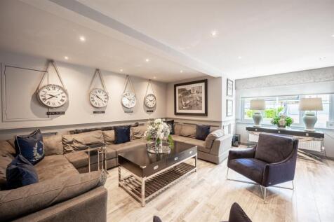 Family Room (1).jpg
